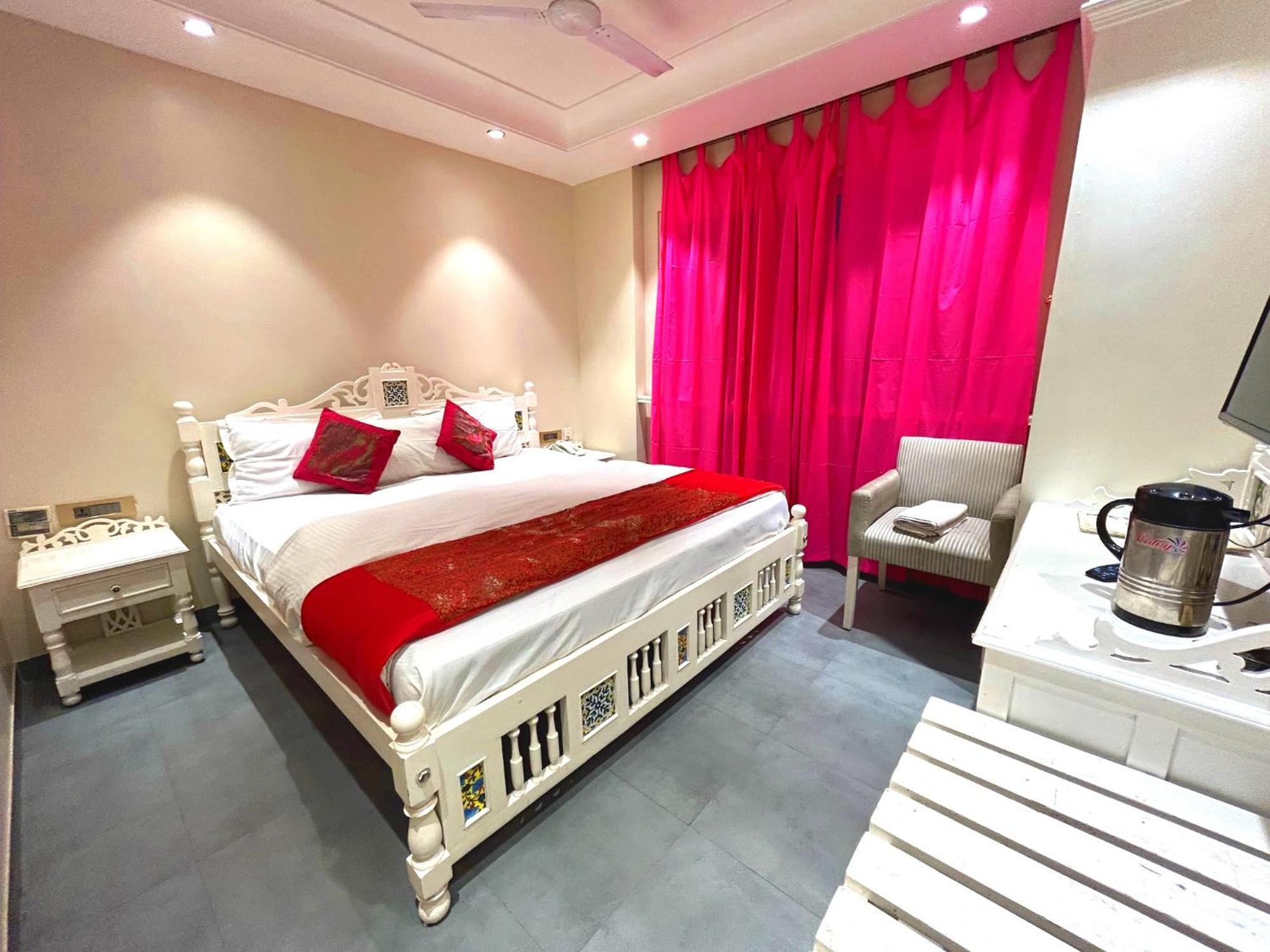 The Pinky Villa - Heritage Boutique Suites نيودلهي المظهر الخارجي الصورة